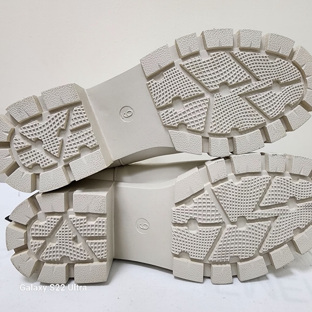WHITE boots Brand New - Picture 8 of 8